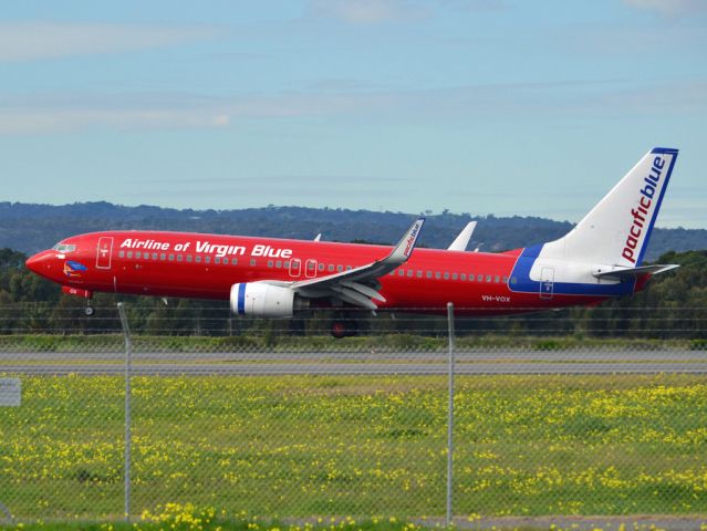 Boeing 737-800 (VH-VOZ) - About to put down on runway 05. Thursday 12th July 2012.