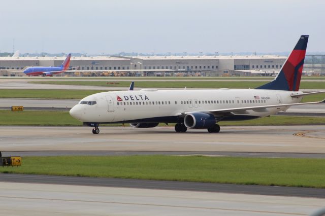 Boeing 737-900 (N813DN)