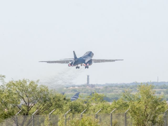 86-0117 — - 6/12/2020 The unmistakable roar of 4 GE F101's in full afterburner on the BONE