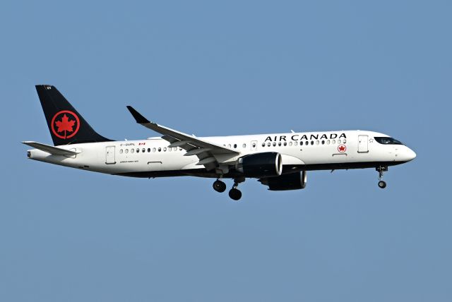Airbus A220-300 (C-GUPL)