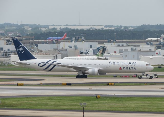 N844MH — - Delta / Skyteam being towed to the gate