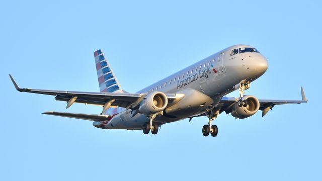 Embraer 175 (N132HQ) - Republic Airlines (American Eagle) Embraer ERJ-175 arrives at KRDU Rwy 23R on 12/04/2019 at 4:29 pm.