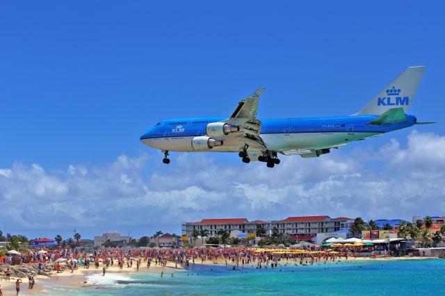 Boeing 747-400 (PH-BFB) - Landing above Maho Beach.View from Great Bay Beach Hotel.