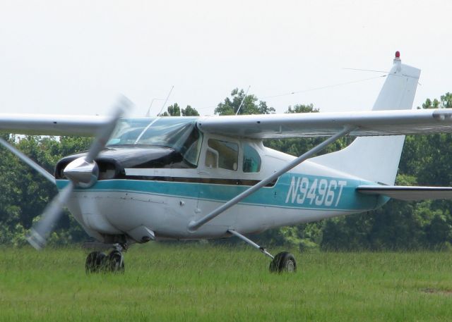 Cessna Centurion (N9496T) - Taxiing to runway 14 at the Shreveport Downtown airport.