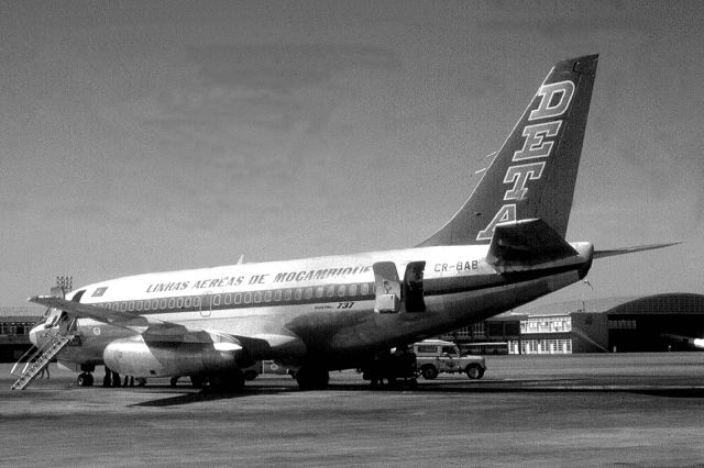 Boeing 737-700 (CR-BAB)
