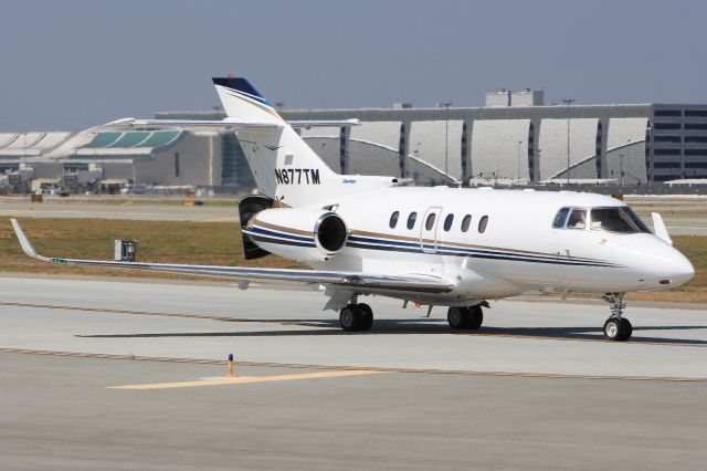 Hawker 800 (N877TM)