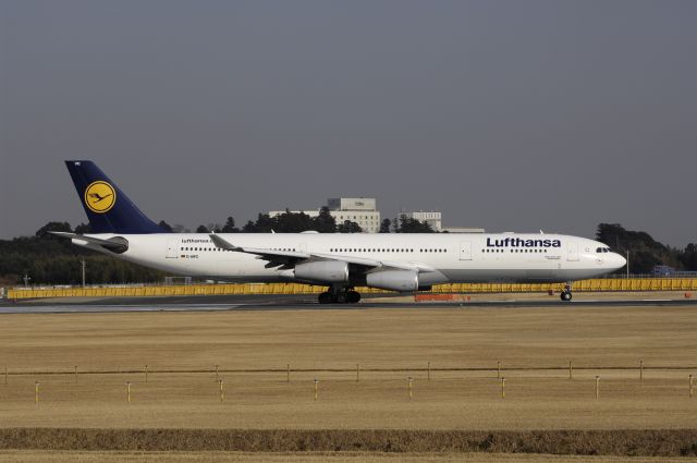 Airbus A340-600 (D-AIFC) - Departure at NRT Airport Runway 16R on 2011/12/29