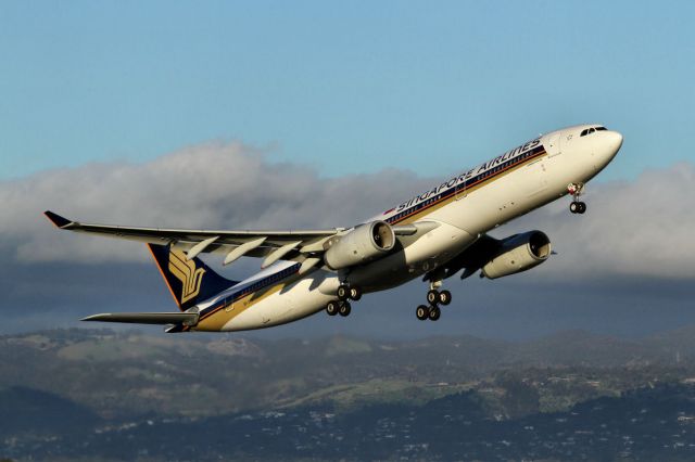 Airbus A330-300 (9V-STS) - Singapore Airlines A330-343X 9V-STS takes off from Adelaide (YPAD) with Singapore Airlines flight SQ278 on  September 18th 2012.