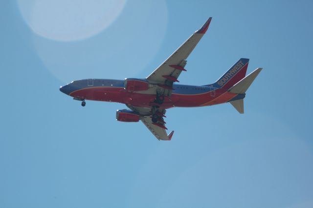 Boeing 737-700 — - On approach to 16L at KDEN.