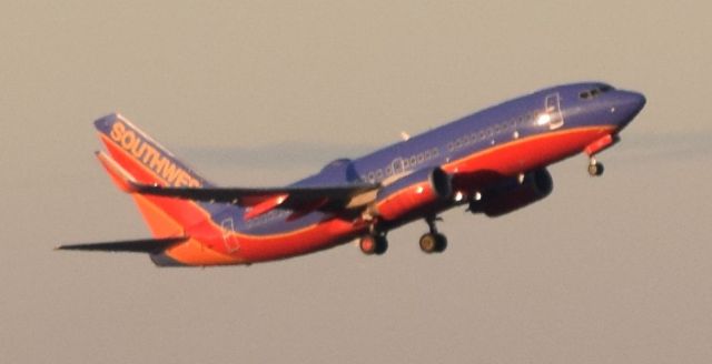 Boeing 737-700 —