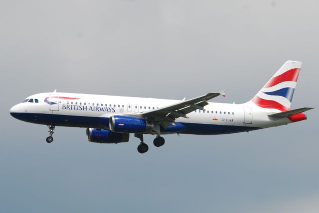 Airbus A320 (G-EUYA)