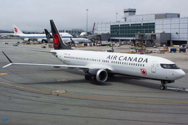 Boeing 737 MAX 8 (C-FSOI)