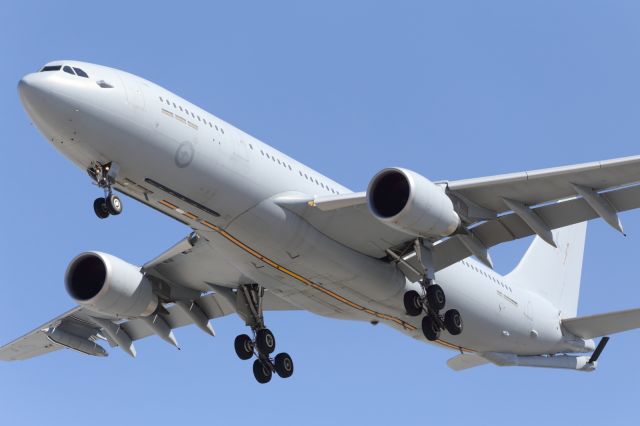 Airbus A330-200 (A39003) - RAAF, A330-200 MRTT, on short finals.