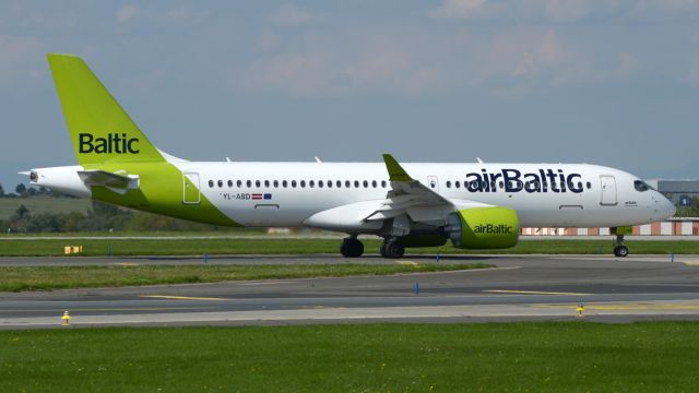 Airbus A220-300 (YL-ABD)