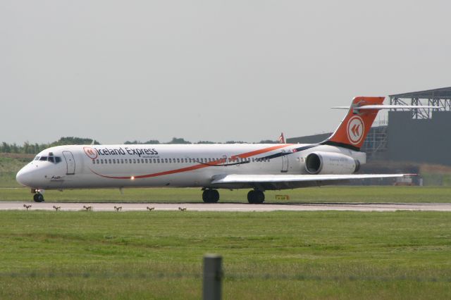 McDonnell Douglas MD-90 (HB-JIF)