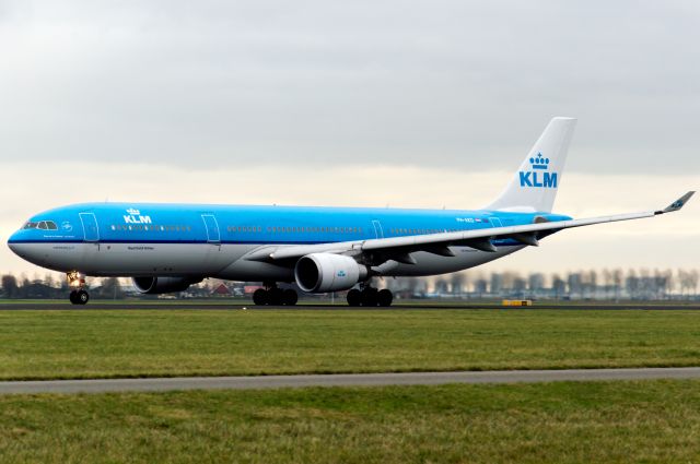 Airbus A330-300 (PH-AKD) - A KLM Airbus A330-303 taking off on Runway 36L at Amsterdam Schiphol Airport. (06-01-2019)