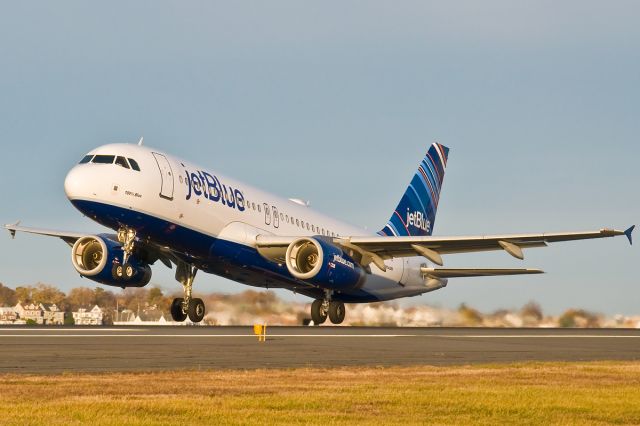 Airbus A320 (N796JB) - N796JB as 100% BLUE rotating off RWY27 @ KBOS Logan on FlightAware.Com !