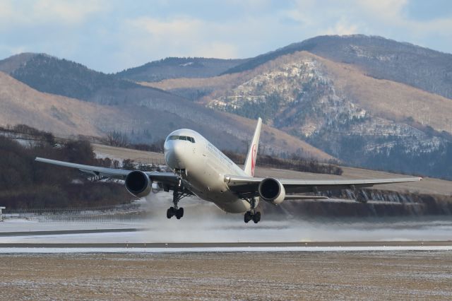 BOEING 767-300 (JA8987) - January 11th 2018:HKD-HND.