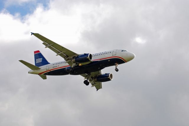 Airbus A319 (N818AW) - US Airways Airbus A319-132 landing at Portland International Airport