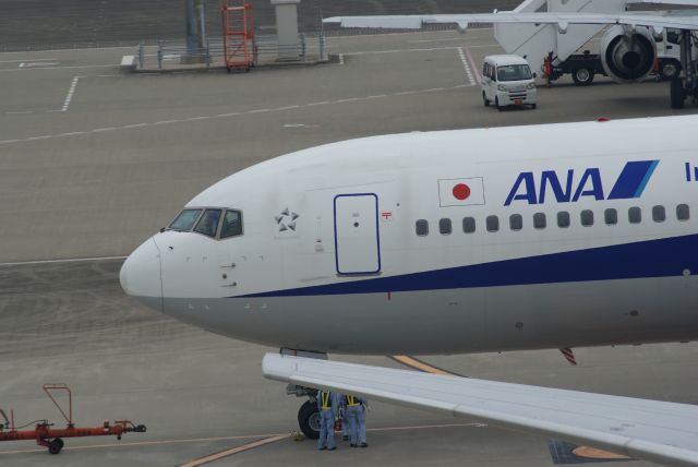 BOEING 767-300 (JA8569) - All Nippon Airways B767-381 cn27050