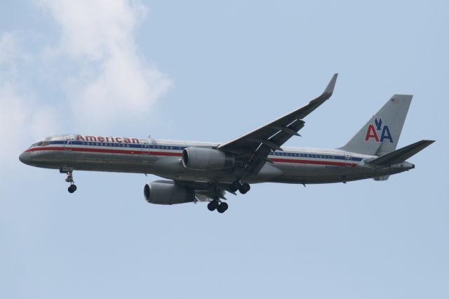 BOEING 767-200 (N634AA)