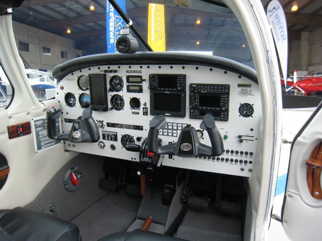 Piper Cherokee (N208GG) - AOPA Sweepstake plane - Panel