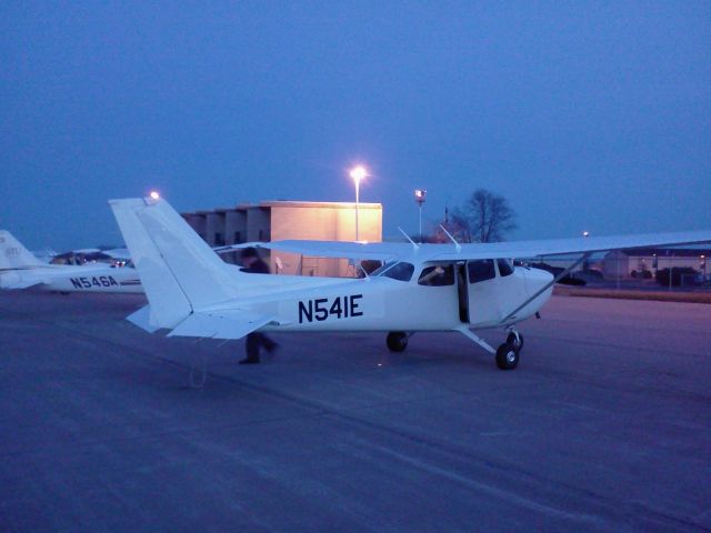 Cessna Skyhawk (N541E) - Airplane with about 10 hours on it being inspected for flight before the SIU school colors (like on the plane next to it) were applied