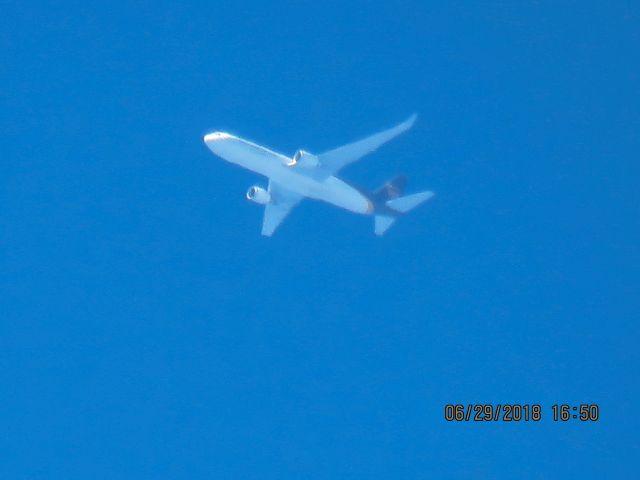 BOEING 767-300 (N304UP)