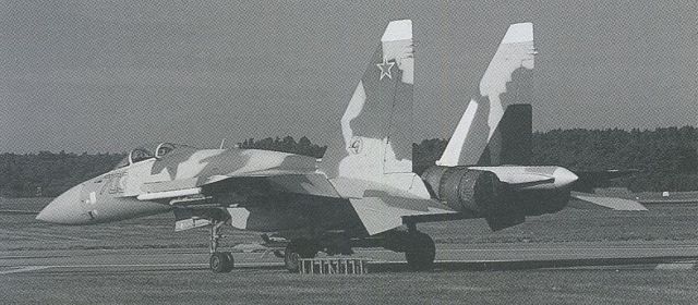 Sukhoi Su-27 Flanker (0703) - scanned from postcard