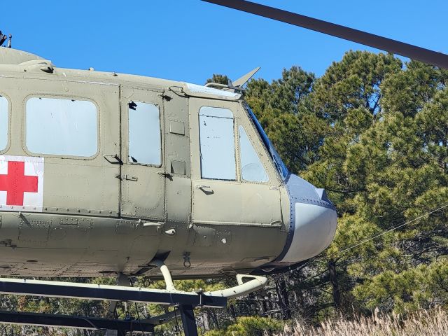 Bell UH-1V Iroquois (7221582) - Bell UH-1H Huey