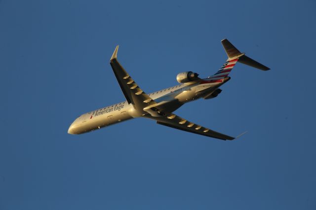 Canadair Regional Jet CRJ-900 (N242LR)