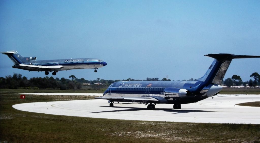 Douglas DC-9-10 (N8973E) - 1989