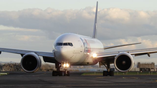 BOEING 777-200LR (N855FD) - Turning off 05R in the final rays of sun.