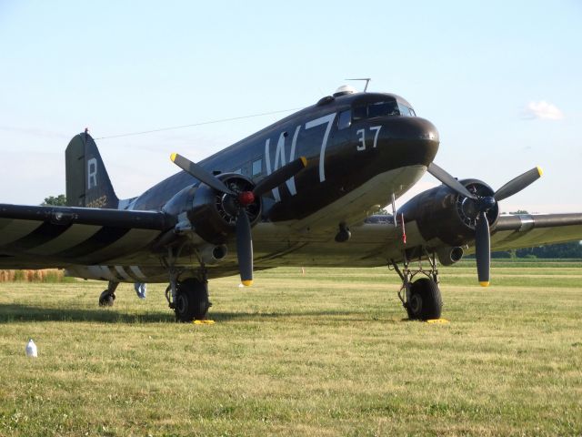 Douglas DC-3 (N345AB)