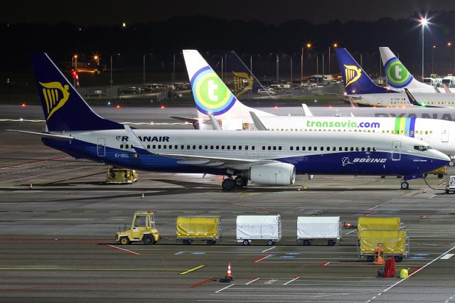 Boeing 737-800 (EI-DCL)