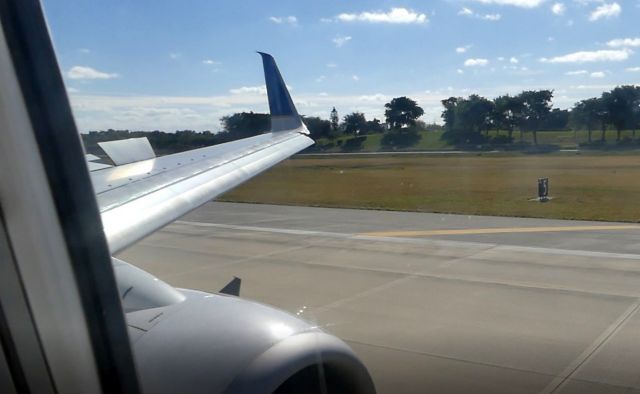 Boeing 737-700 (HP-1843CMP)