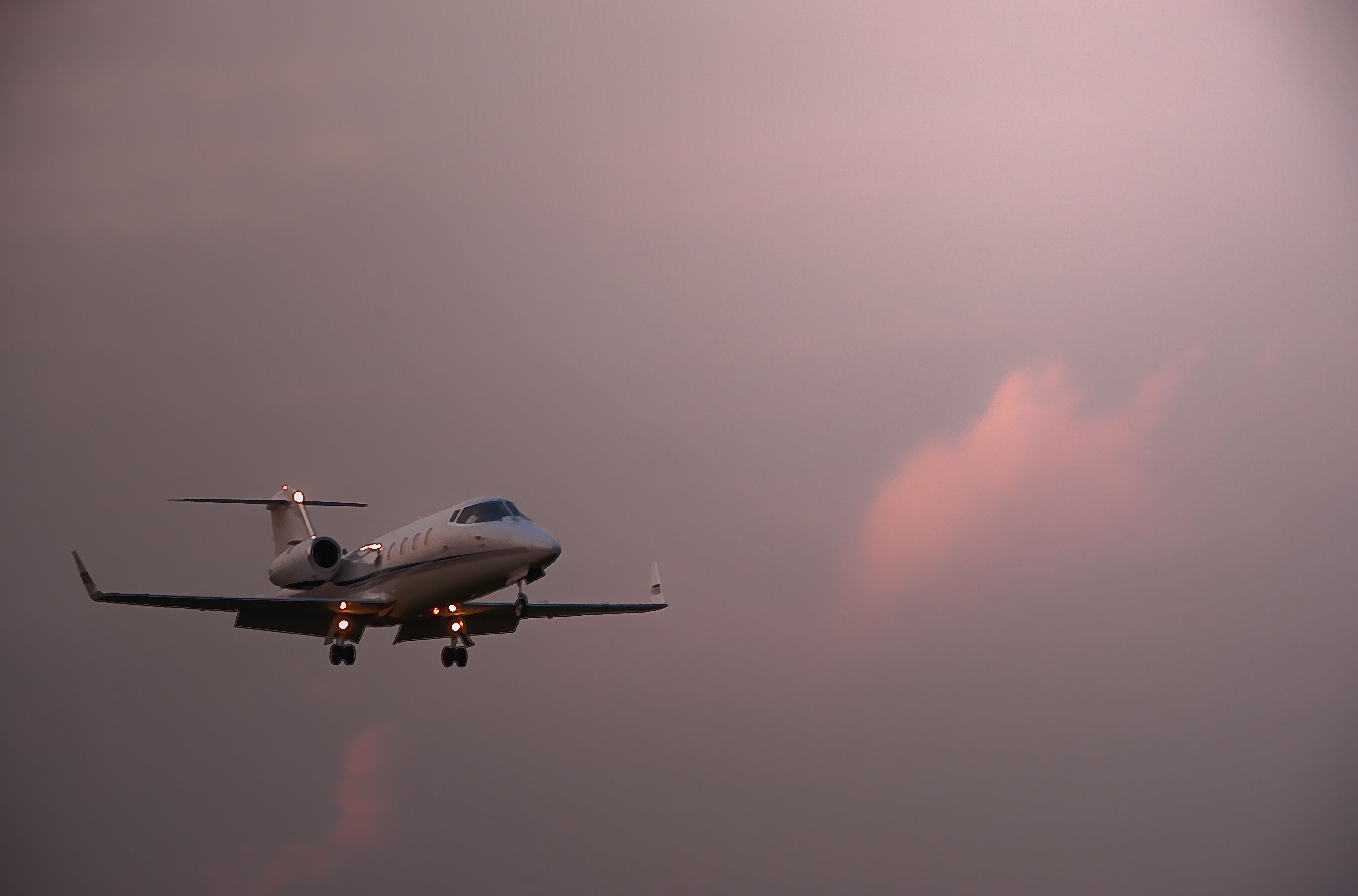 Learjet 55 (N855PT) - Landing Runway 19, Cape May county Airport NJ