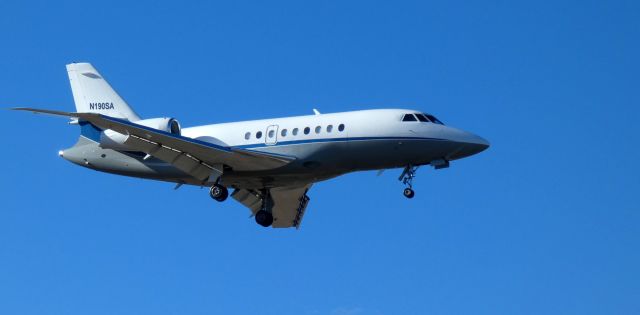 Dassault Falcon 2000 (N190SA) - About to touch down is this 2002 Dassault Falcon 2000 in the Winter of 2024.