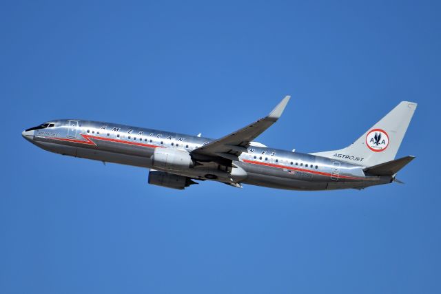 Boeing 737-800 (N905NN) - 28-R 03-19-19