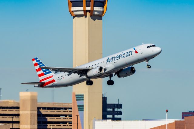 Airbus A321 (N545UW) - An American Airlines A321 taking off from PHX on 2/1/23. Taken with a Canon R7 and Tamron 70-200 G2 lens.