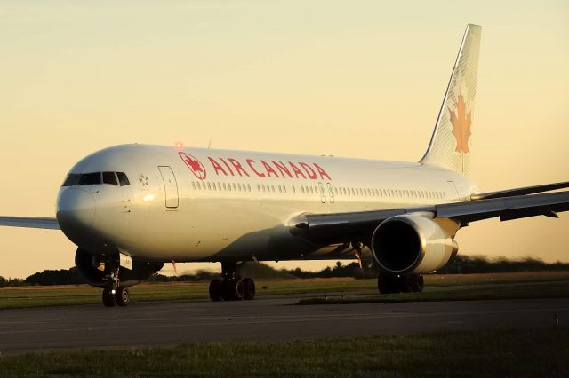 BOEING 767-300 (C-GLCA)