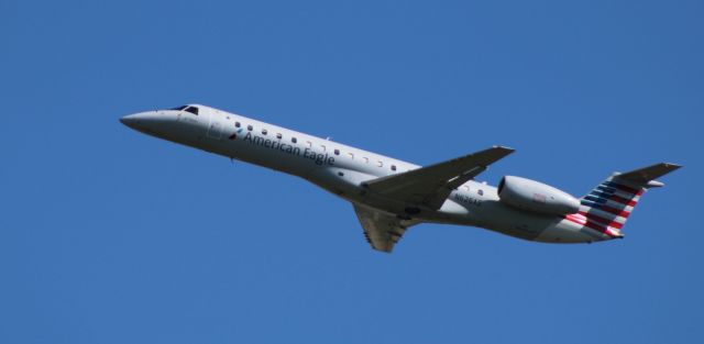 Embraer ERJ-145 (N626AE) - Shortly after departure is this 1999 American Airlines Eagle Embraer 145LR in the Spring of 2021.