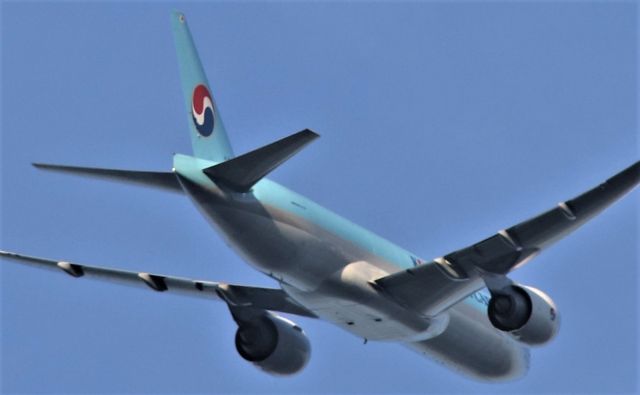 Boeing 777-200 (HL8076) - SEA-ICN  5/1/2020