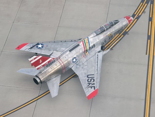 North American Super Sabre (N2011V) - Taxi to runway 23