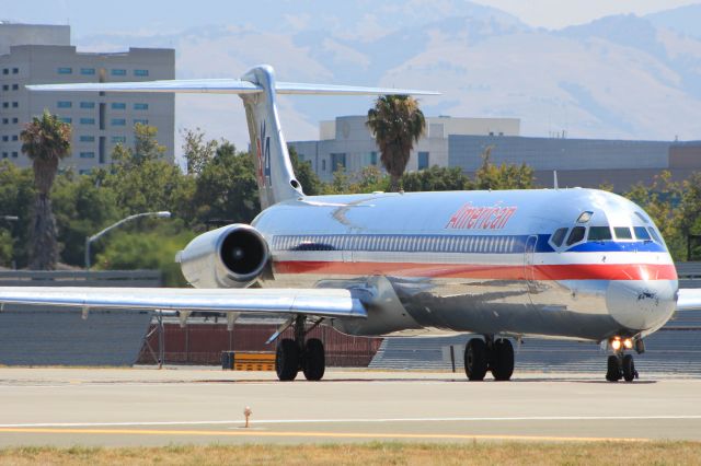 McDonnell Douglas MD-80 (N581AA)