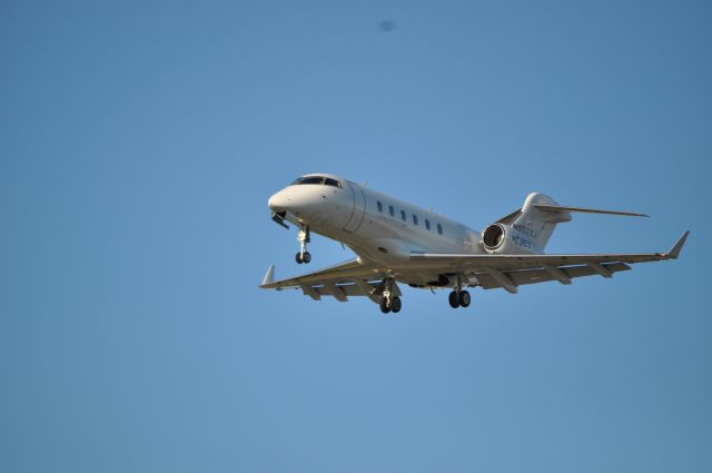 Bombardier Challenger 300 (N552XJ)