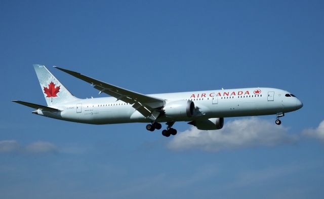 Boeing 787-9 Dreamliner (C-FGHZ) - Final approach to NRT Rwy16R.br /2016/06/27