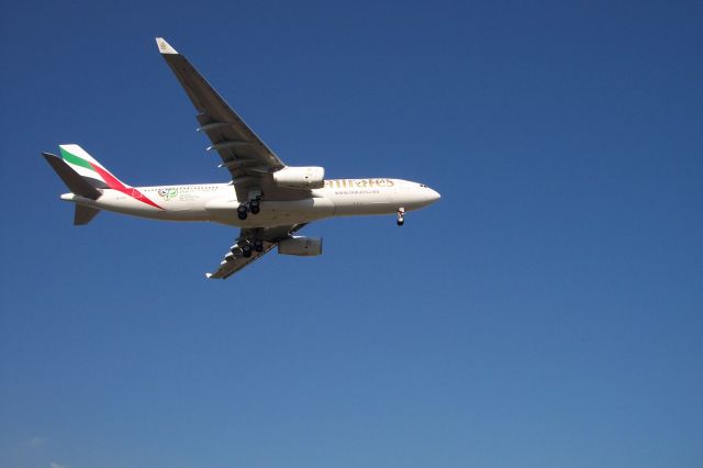 Airbus A330-200 (E6-EAS) - Emirates in approach at Ataturk (IST) airport. (12.06.2005)