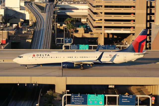 Boeing 737-900 (N876DN)