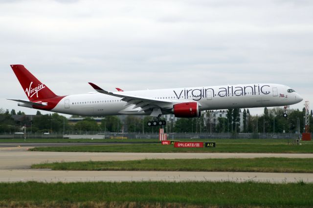Airbus A350-1000 (G-VLIB) - On short finals for rwy 09L on 27-Apr-22 on its delivery flight VIR847P from LFBO.